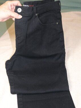 Women's Style & Co. black denim jeans, size 10 short. New.